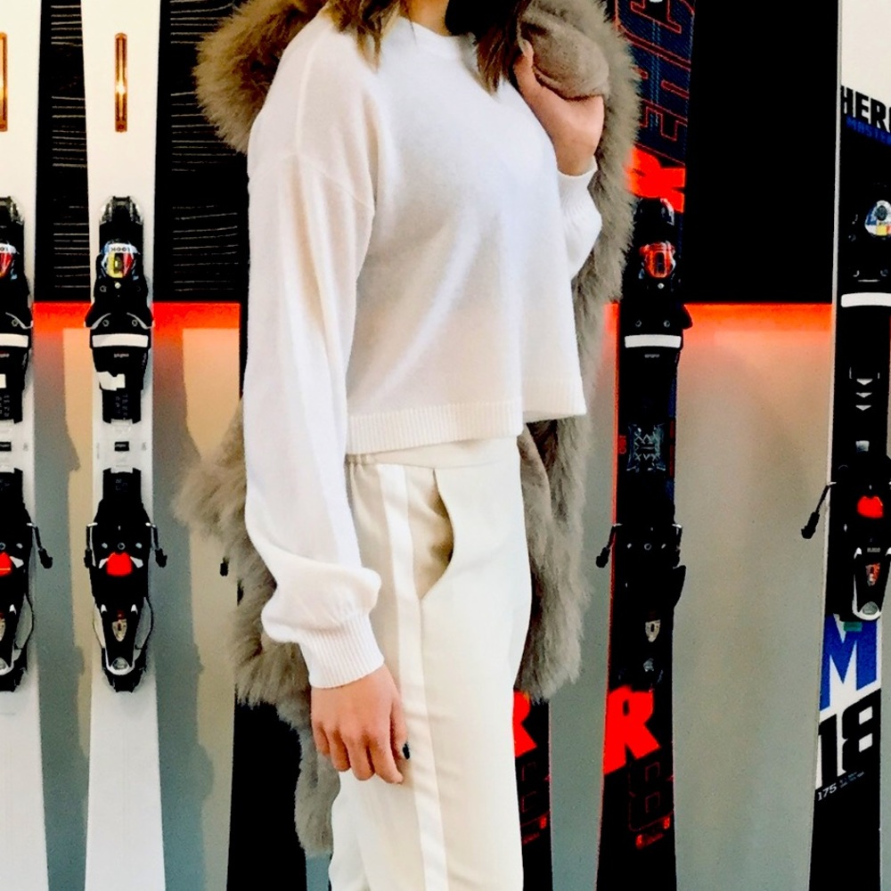 Cream cashmere light cropped alice+olivia sweater
